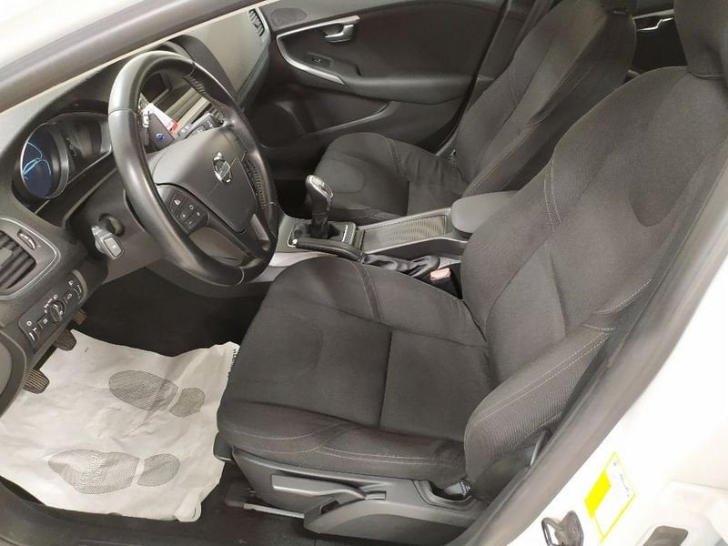 
								Volvo V40 1.6 d2 Momentum full									
