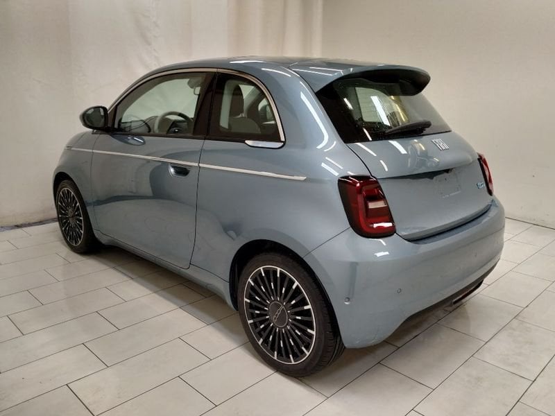 
								FIAT 500e 42 kWh La Prima full									