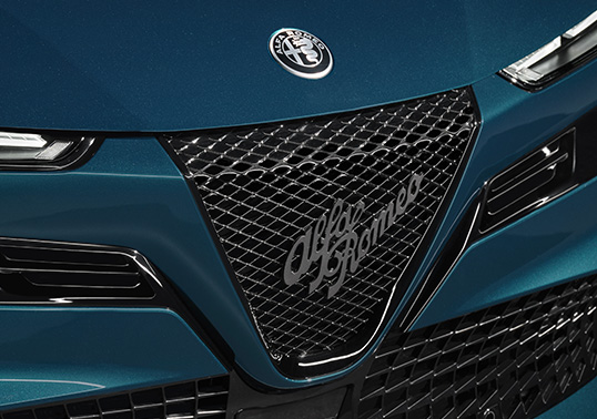 
								Alfa Romeo Junior Ibrida full									