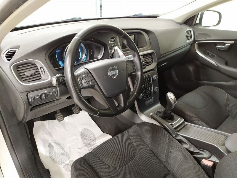 
								Volvo V40 1.6 d2 Momentum full									