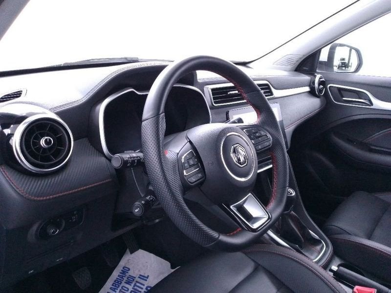 
								MG ZS 1.5 Luxury full									