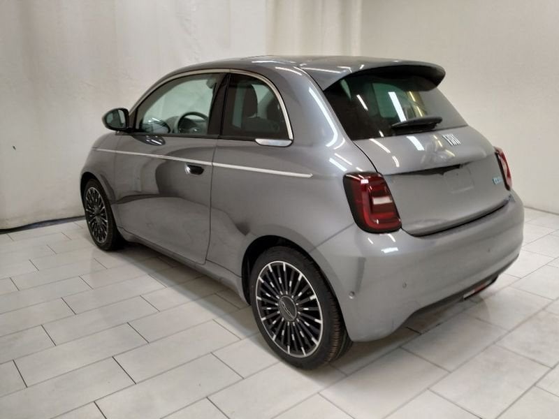 
								FIAT 500e 42 kWh La Prima full									
