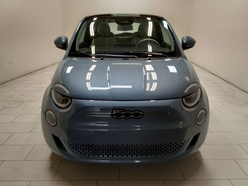 
								FIAT 500e 42 kWh La Prima full									