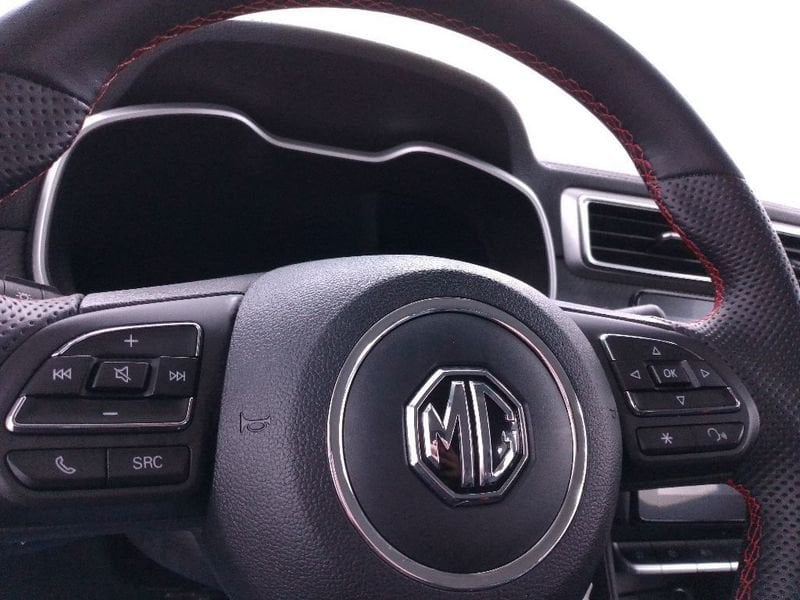 
								MG ZS 1.5 Luxury full									