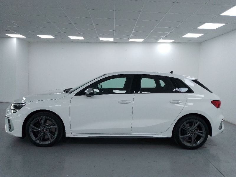 
								Audi A3 S3 Sportback 2.0 tfsi quattro s-tronic full									