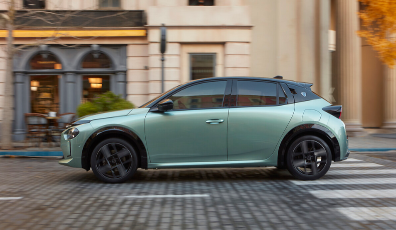 
								Nuova Lancia Ypisilon full									