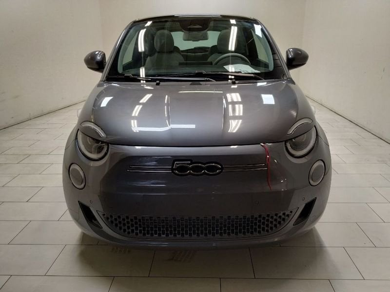 
								FIAT 500e 42 kWh La Prima full									
