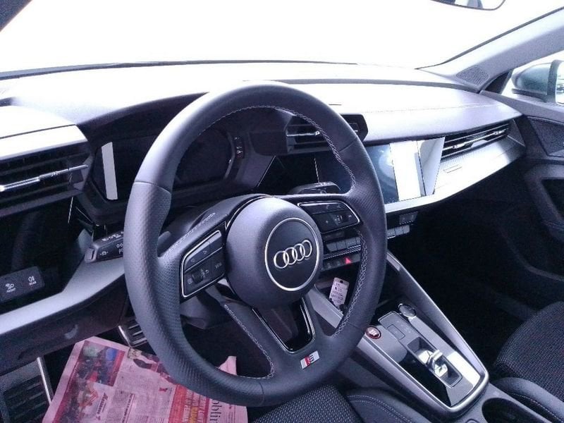 
								Audi A3 S3 Sportback 2.0 tfsi quattro s-tronic full									