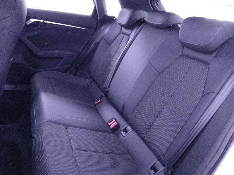 
								Audi A3 S3 Sportback 2.0 tfsi quattro s-tronic full									