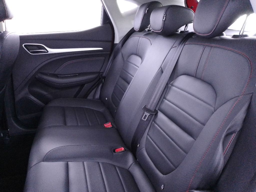 
								MG ZS ZS 1.5 Luxury full									