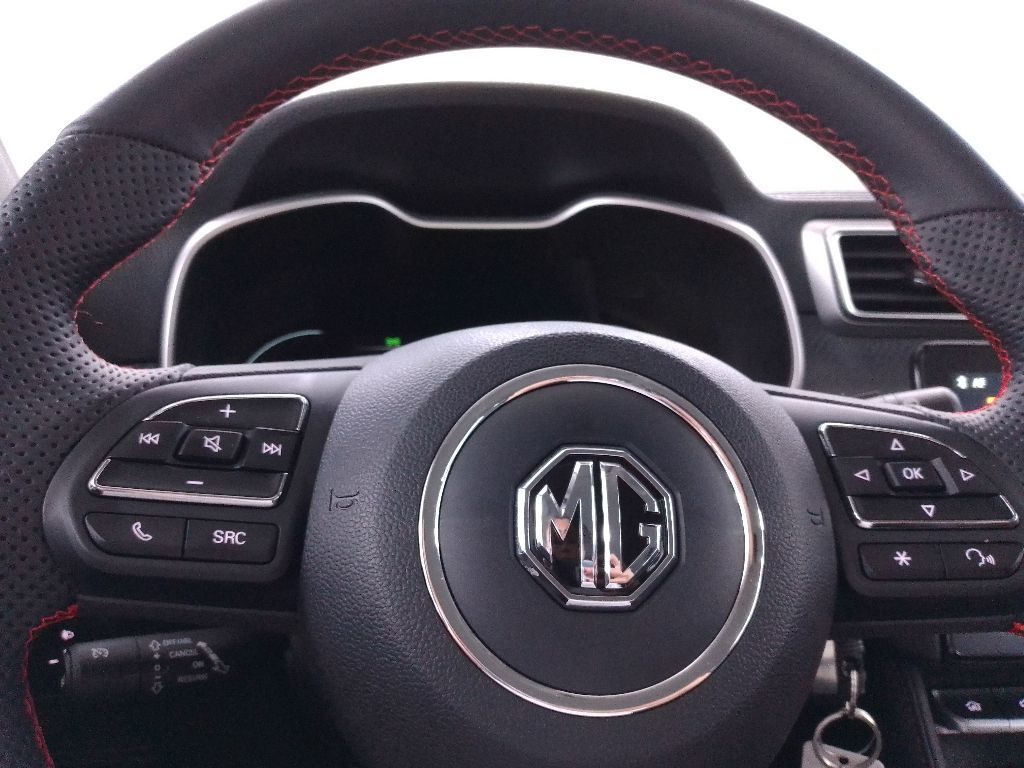
								MG ZS ZS 1.5 Luxury full									
